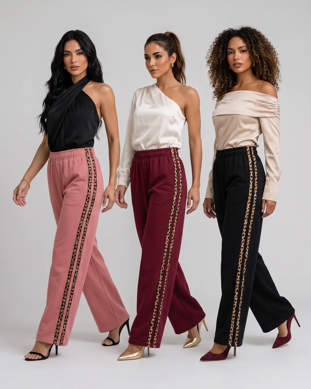 Tres mujeres caminando con el Jogger Animal Print en palo de rosa, vinotinto y negro, con tacones